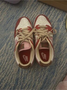 Nike Kids Low-Top Sneakers in White, Red & Pink